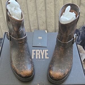 Frye Womans Distressed Brown Leather Boots